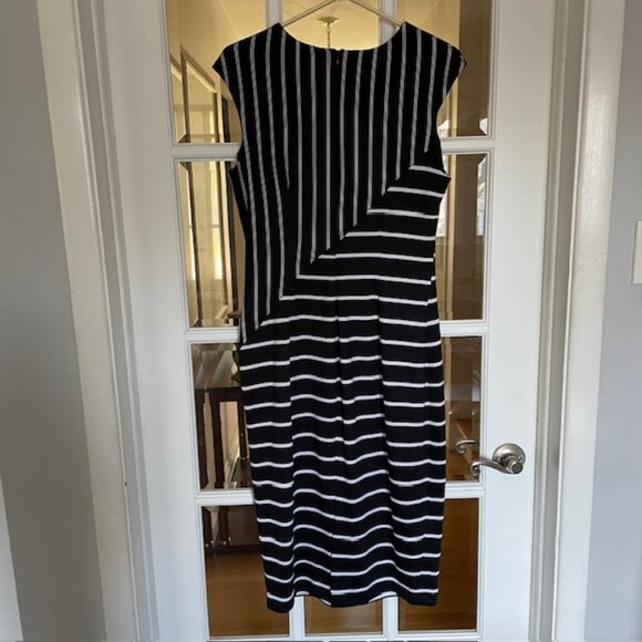 Black and white striped dress by Maggy London for Melanie Lyne - Picture 2 of 3